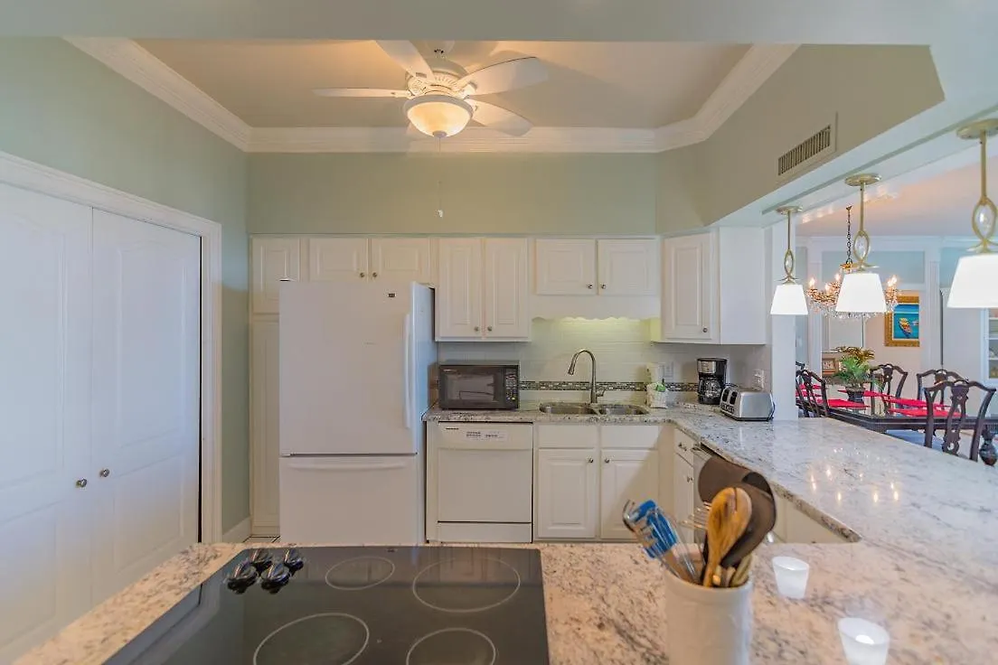 2122 Stunning Three-Bedroom Penthouse Shoreline Towers 2122 Destin
