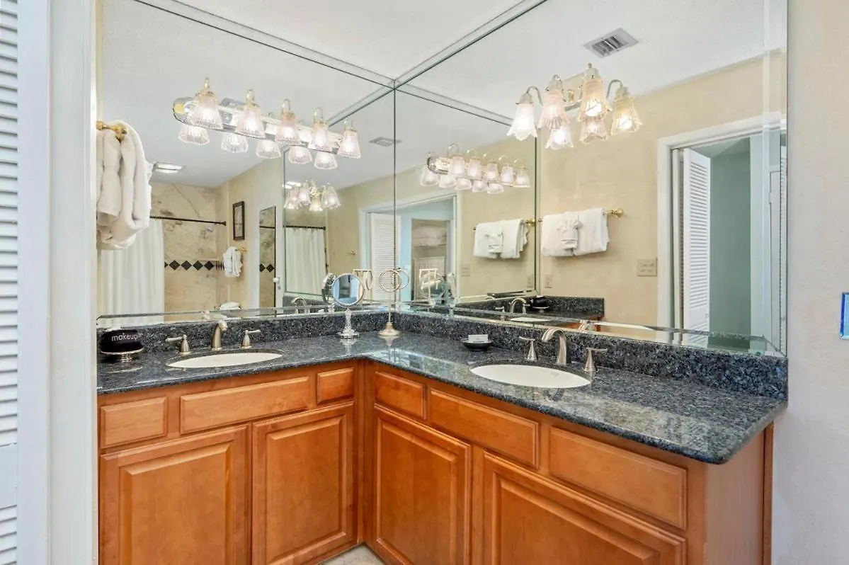 2122 Stunning Three-Bedroom Penthouse Shoreline Towers 2122 Destin