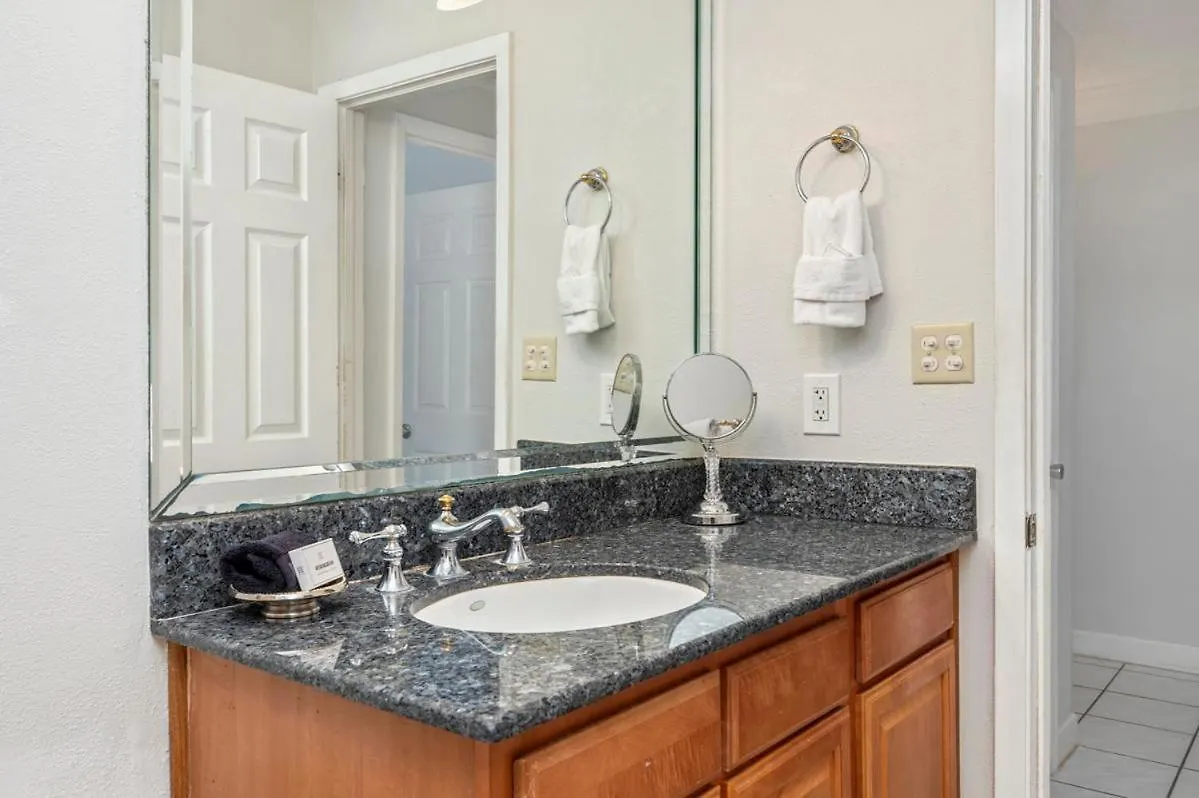 2122 Stunning Three-Bedroom Penthouse Shoreline Towers 2122 Destin