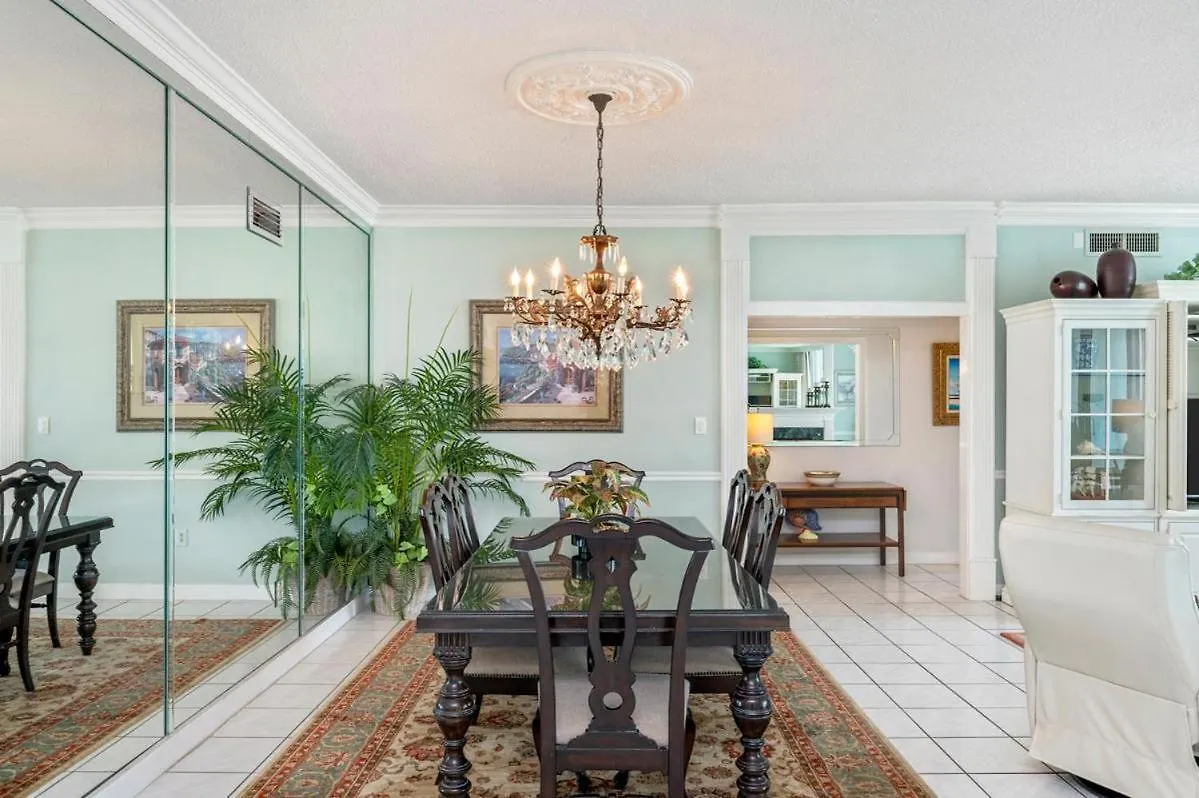 2122 Stunning Three-Bedroom Penthouse Shoreline Towers 2122 Destin