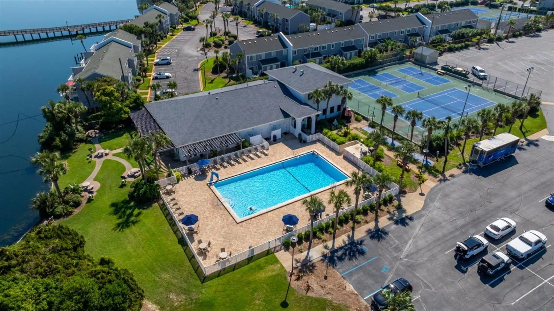 2122 Stunning Three-Bedroom Penthouse Shoreline Towers 2122 Destin