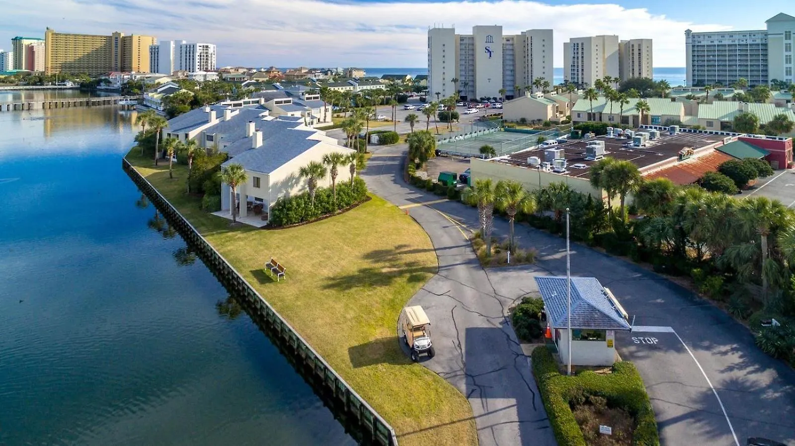 2122 Stunning Three-Bedroom Penthouse Shoreline Towers 2122 Destin 0*,
